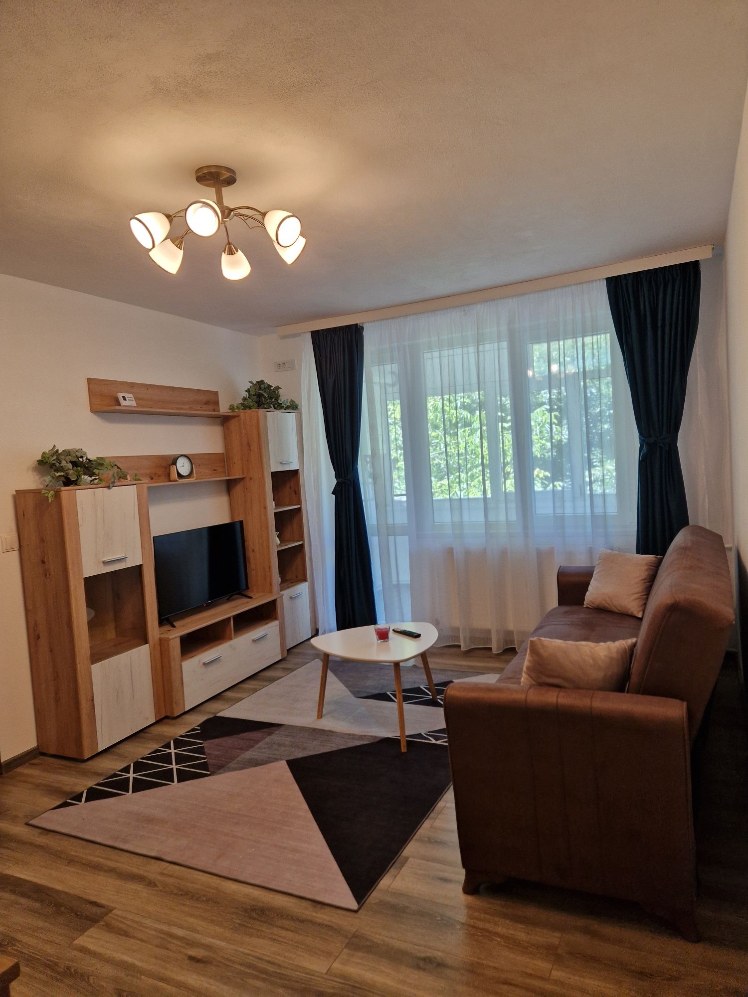 Închiriez apartament 2 camere,etajul 2,Negru Vodă,mobilat si utilat