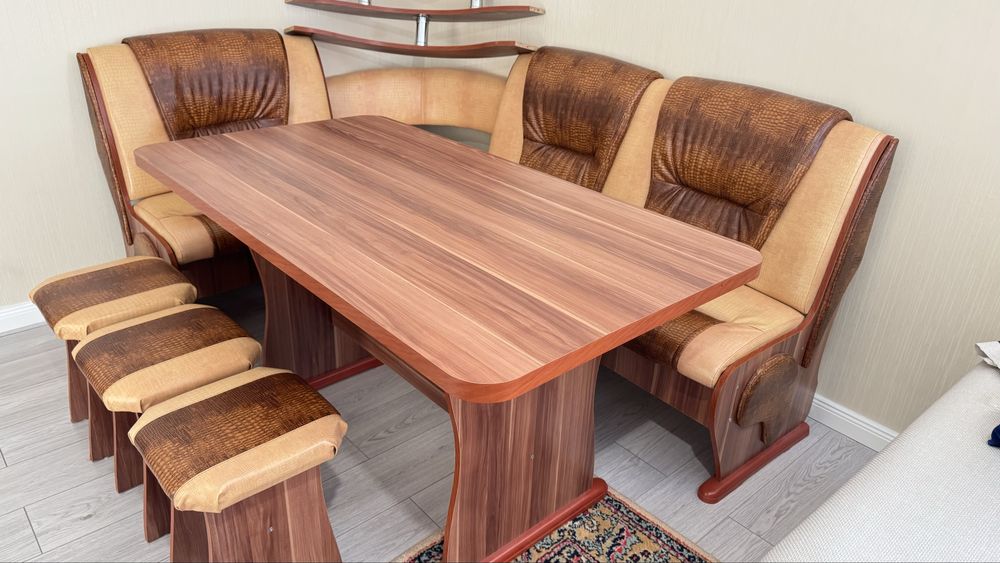 Новый гарнитур-уголок для кухни