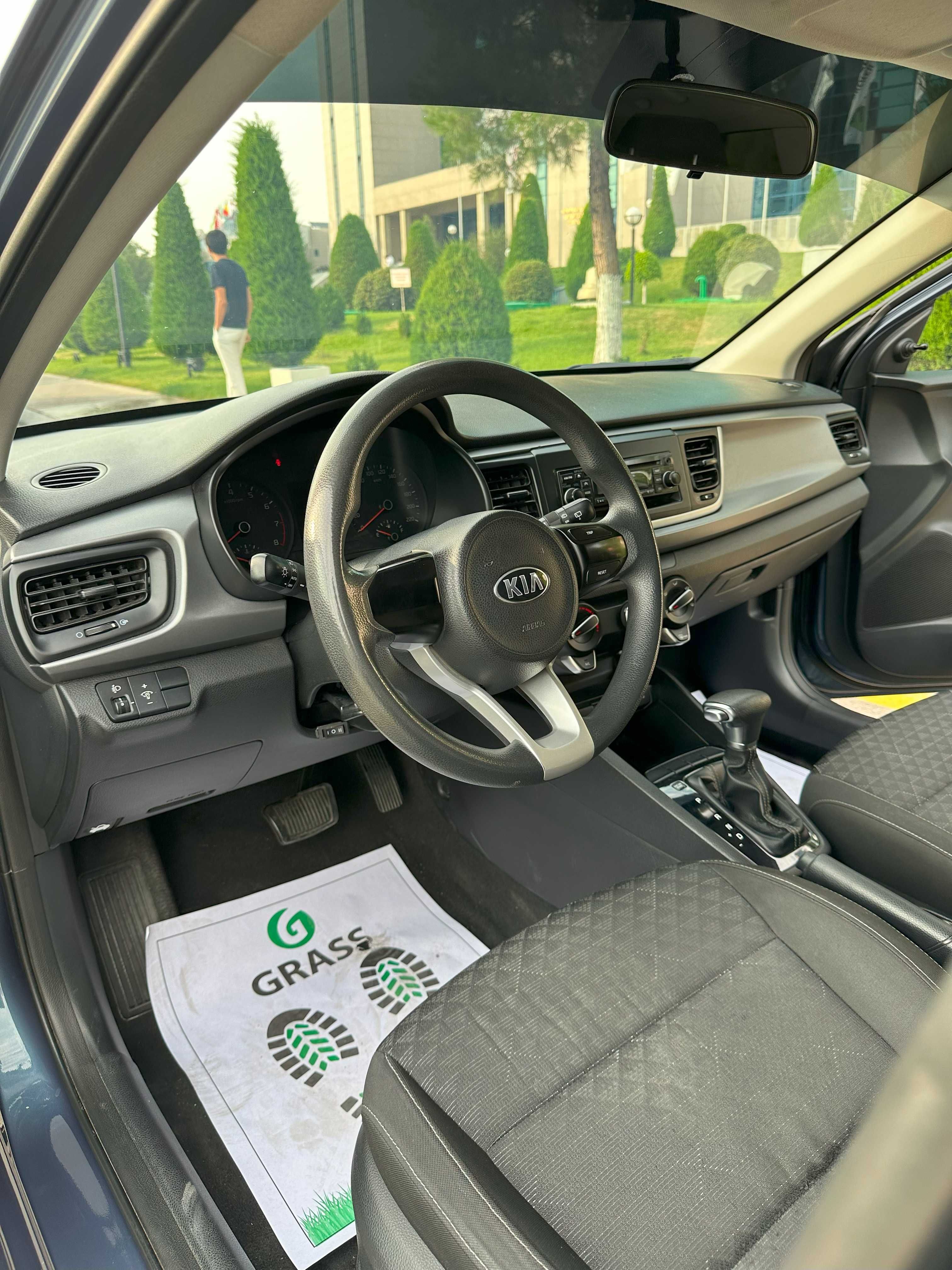 Продается Kia Rio 2018г (138 тыс пробег) Цвет Синий Дымчатый
