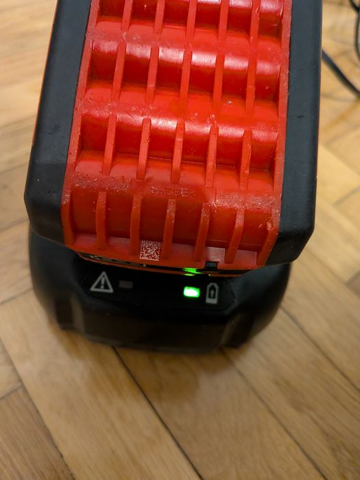 Acumulator Bosch 18V 5Ah + Încărcător rapid 8Ah