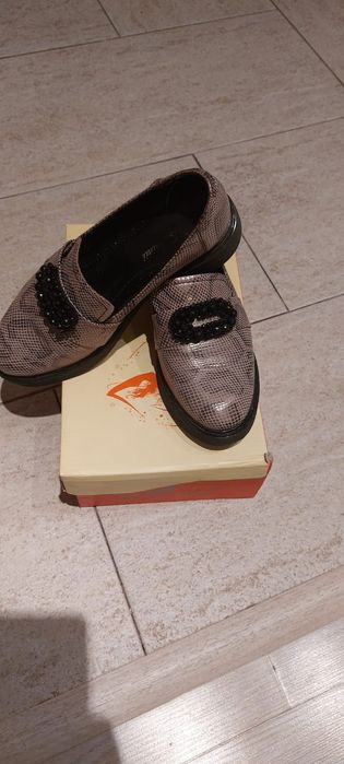 De vânzare    Adidasi