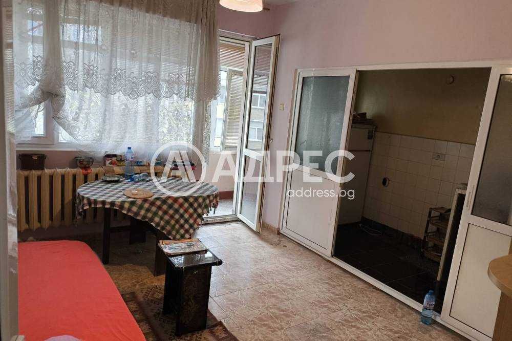 Двустаен тухлен  апартамент в центъра на гр. Разград