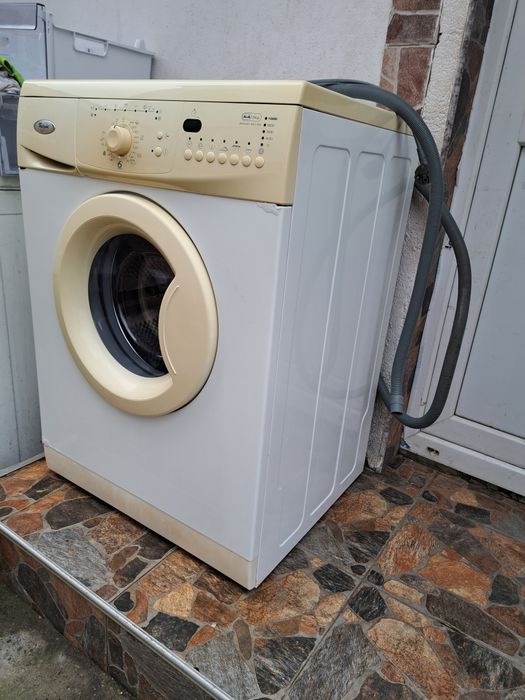 Vand masina de spalat whirlpool si frigider.beko si coltar extensibil.