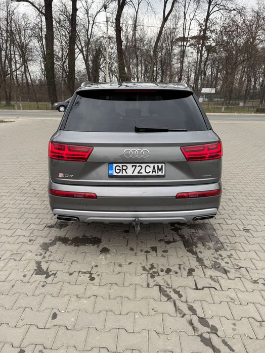Vând Audi Q7 2016