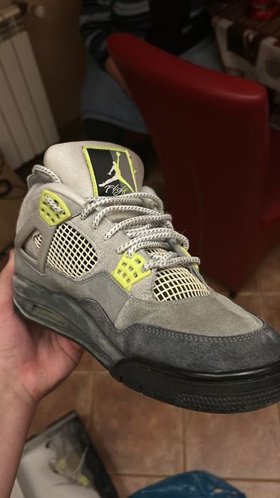 Adidaşi Jordan 4 Retro SE