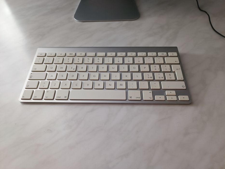 Vând iMac 12.1 Intel Core i5 2.7GHz Memory12GB hdd 1T