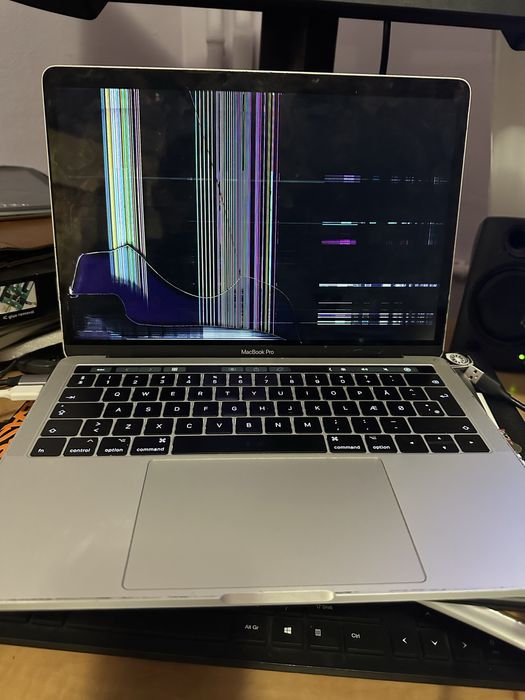 Macbook pro 13 inch 2016 Four tunderbolt touchbar