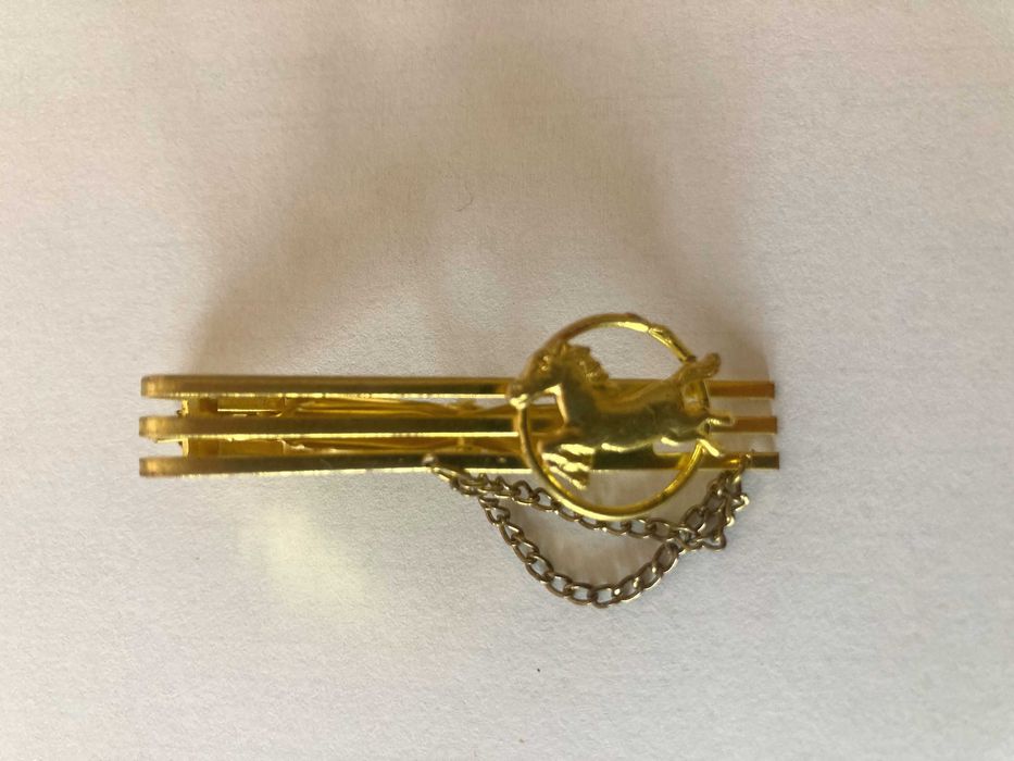 Продавам игли за вратовръзки