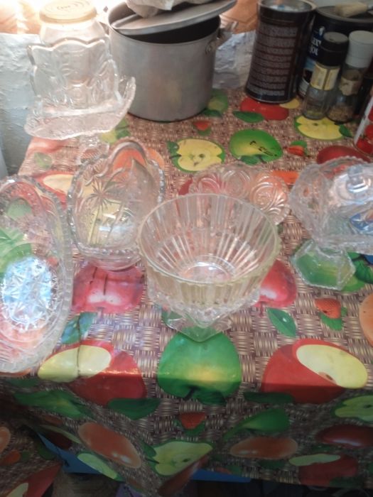 Продам стекло разное за 7000 тысяч тенге
