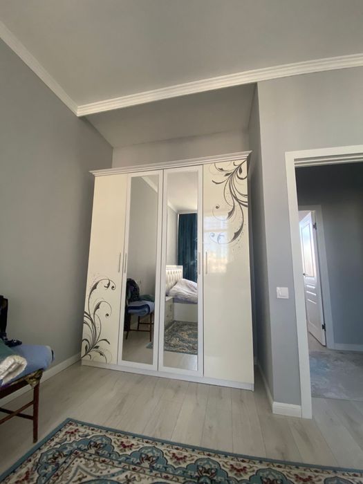 Шкаф спальный белый