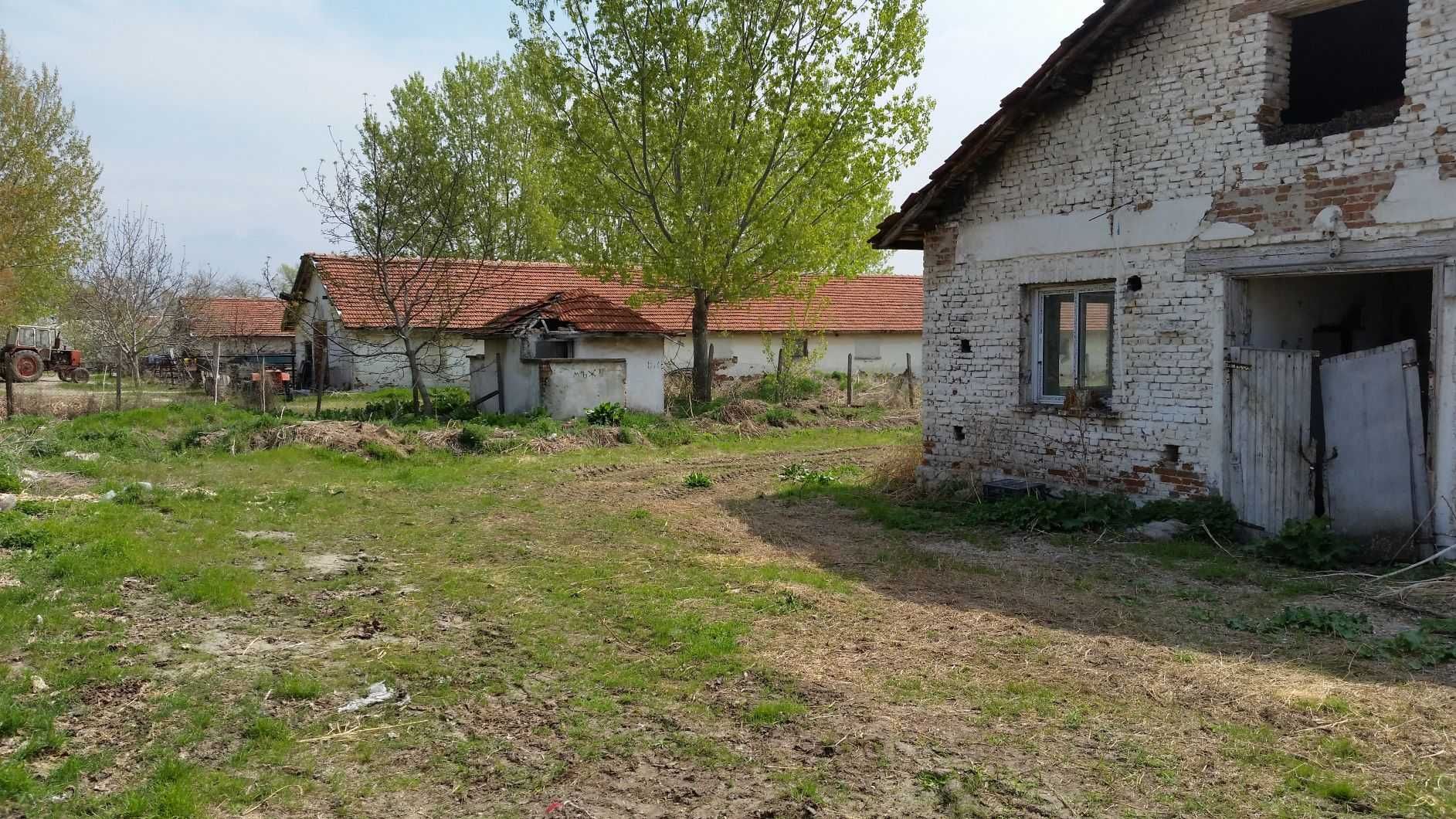 Парцел в стопански двор на с. Чешнегирово, общ. Садово