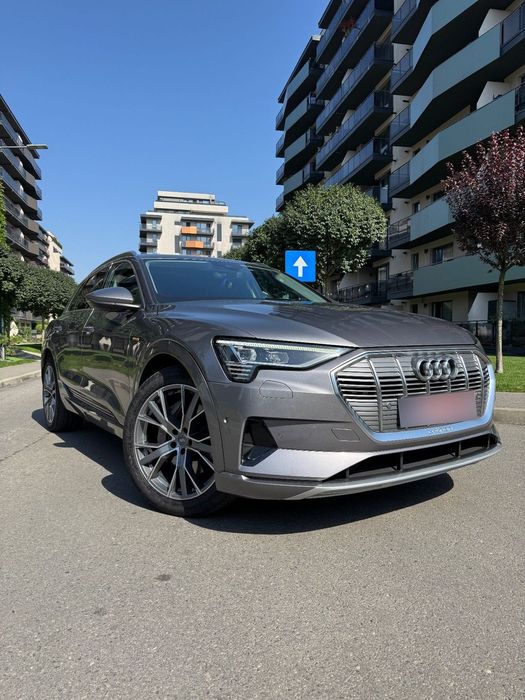 Audi e-tron = Audi E-Tron Quattro Launch Edition =