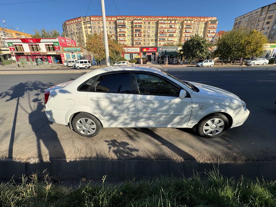 Chevrolet Lacetti 2012 1.8 MT