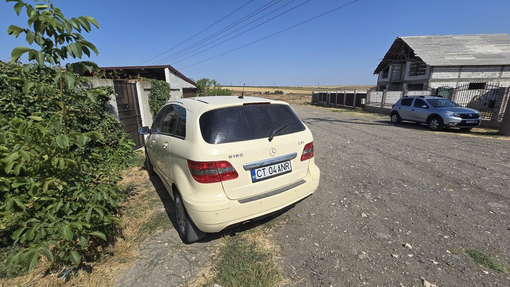 Mercedes Benz B180
