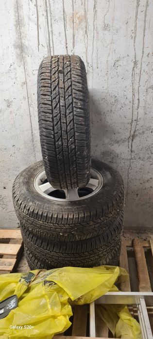 Гуми Yokohama 225/70/16 всесезонни с джанти