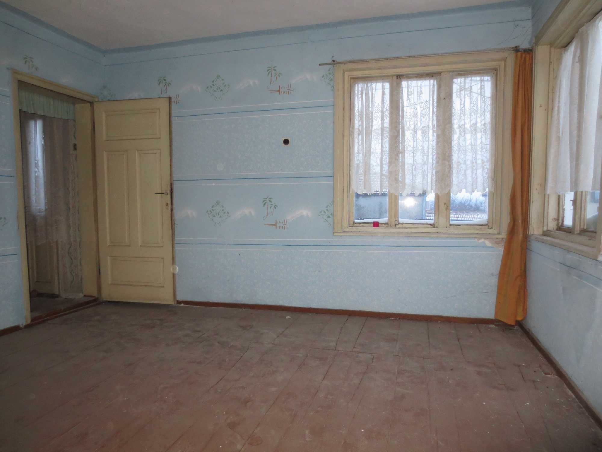 Продавам КЪЩА гр. Аксаково Варна Два Етажа 145кв.м. 615кв Двор ЦЕНТЪР!