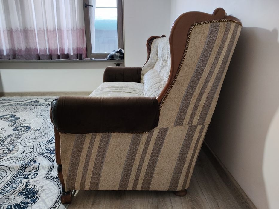 Диван с двумя креслами