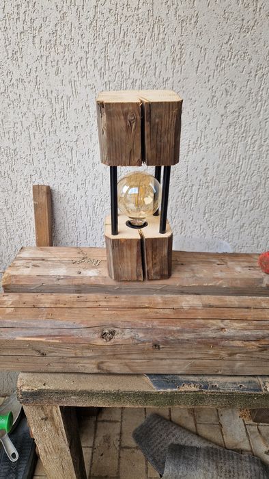 Lampa din lemn handmade