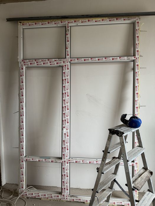 Пластиковое окно с дверью