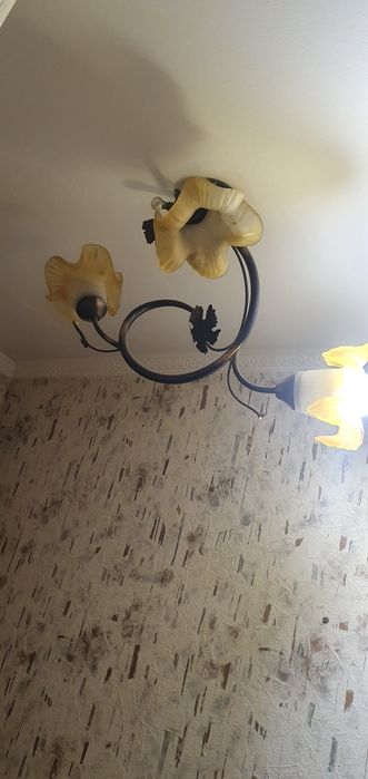 Продам две  люстры по 5000