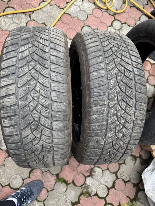 De  vanzare Goodyear 215/55/17 de iarna