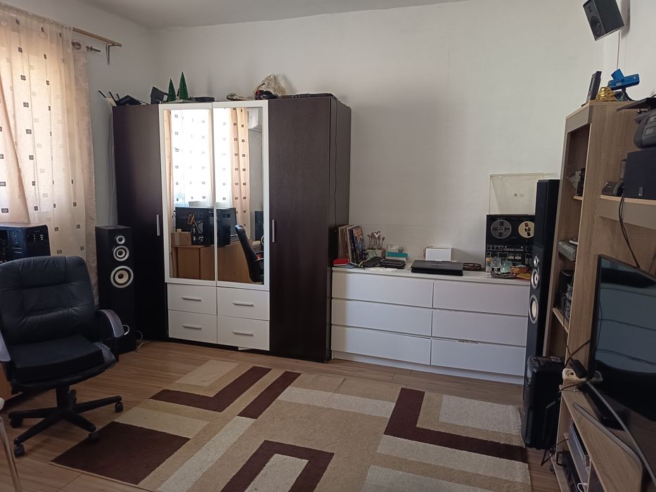 Vând casă pentru două familii