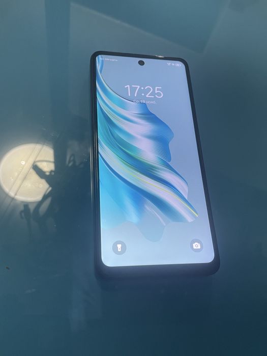 Tecno Spark 20 8/256 идеал