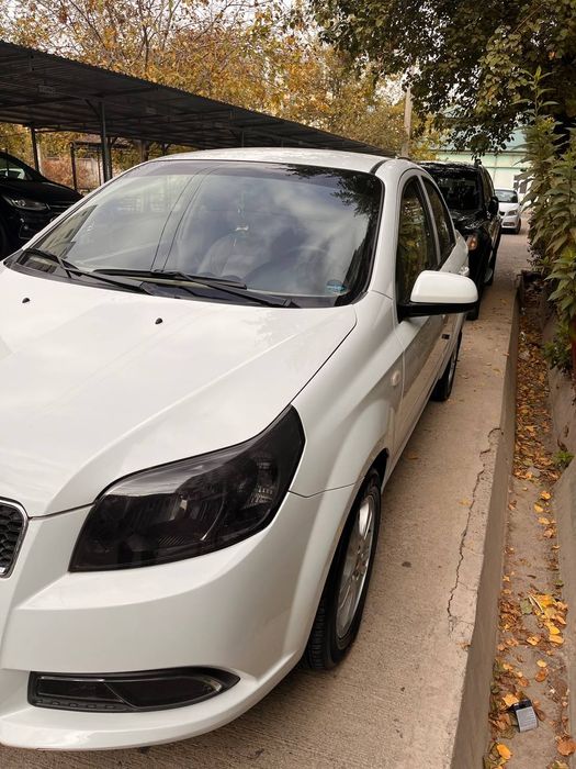 Нексия 3 автомат бежевый салон