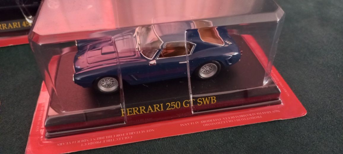 Ferrari  scara 1:43