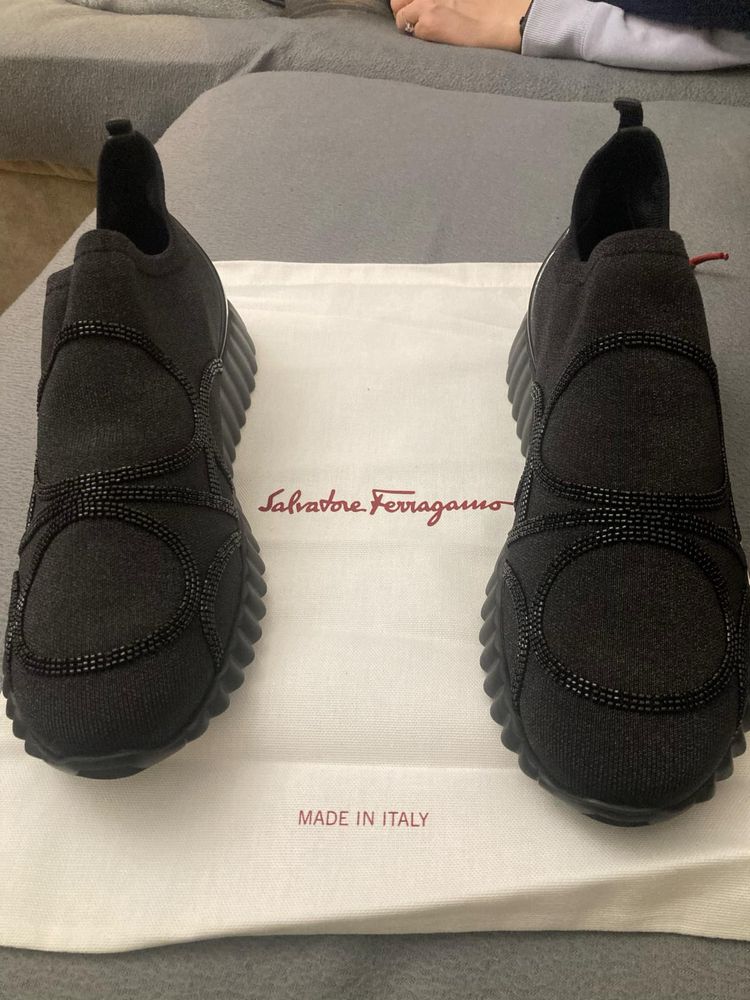 Нови дамски обувки Salvatore Ferragamo