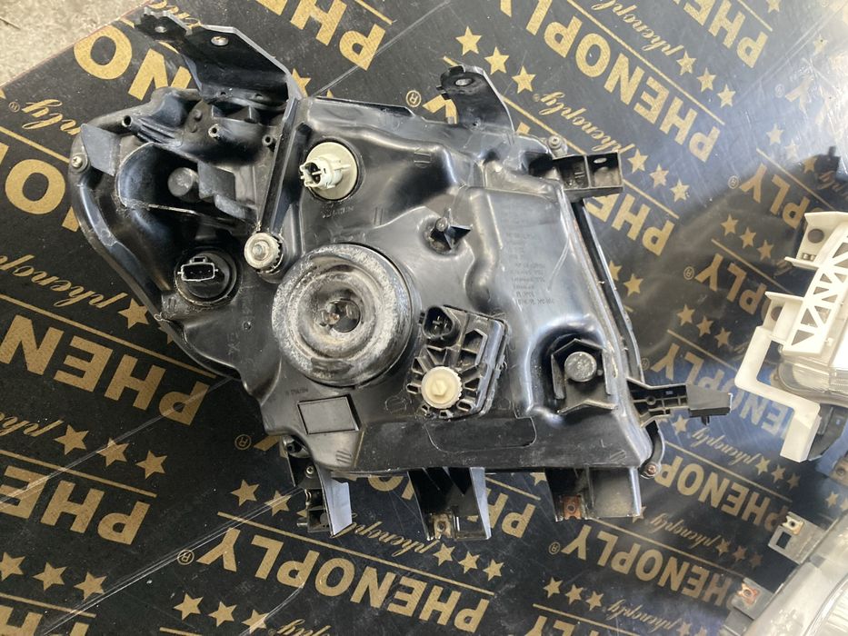 Ford Ranger 2012 година Десни Фарове