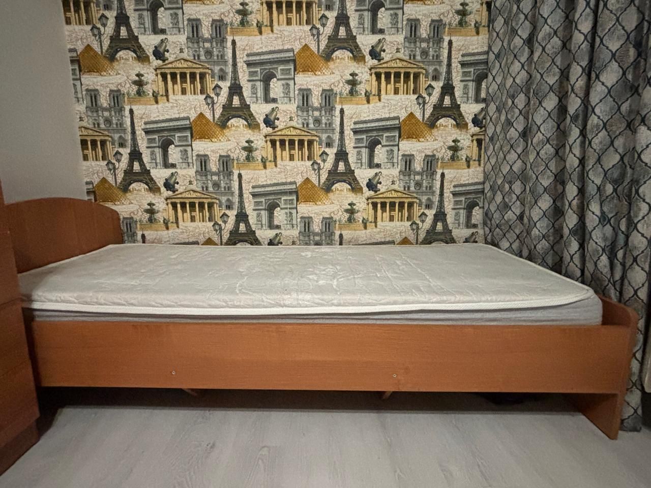 Продам кровать с матрасом