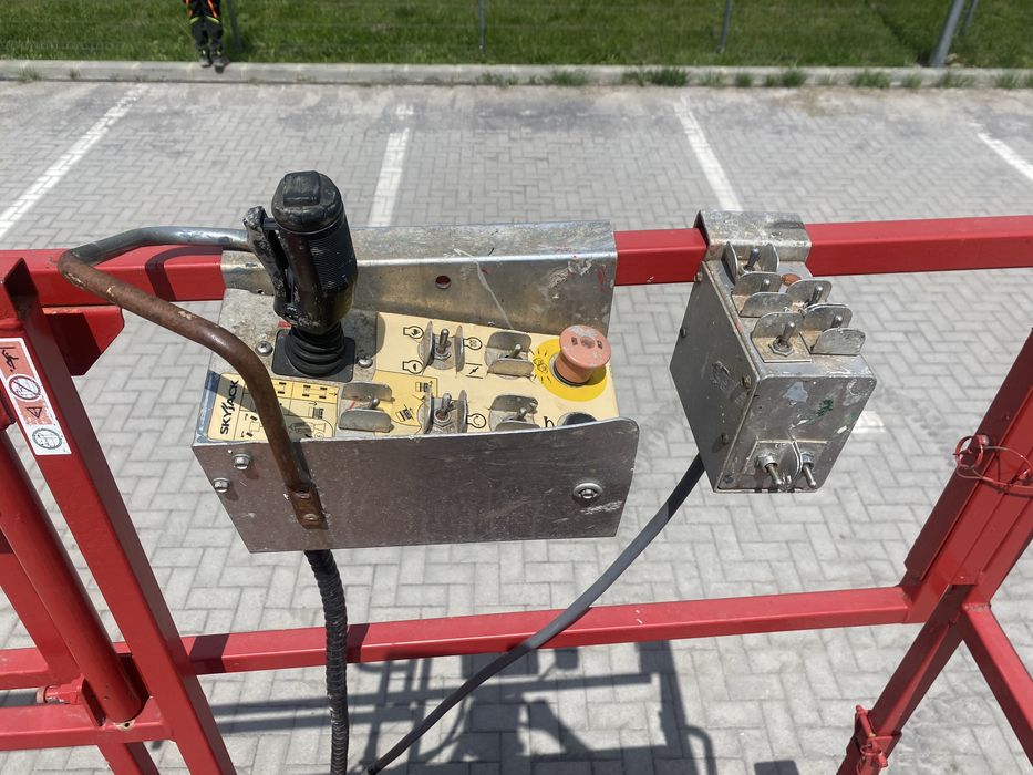 De vanzare sau da inchiriat nacela 4x4 diesel .