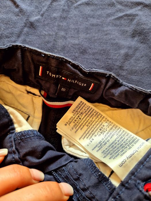 Set Tommy hilfiger, mărimea 80 pantalonii și tricoul mărimea 86!