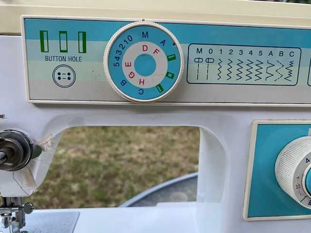 Продам швейную машину
