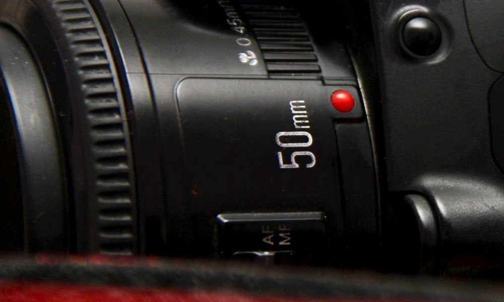 Срочно продам Canon 600d + 50 mm 18 в новом состоянии.