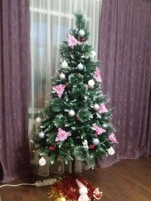 Продам елку.