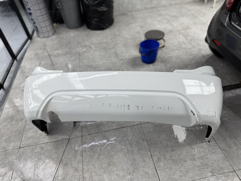 Nexia 2 orqa bamper sotiladi but butun faqat qirilgan joylari bor