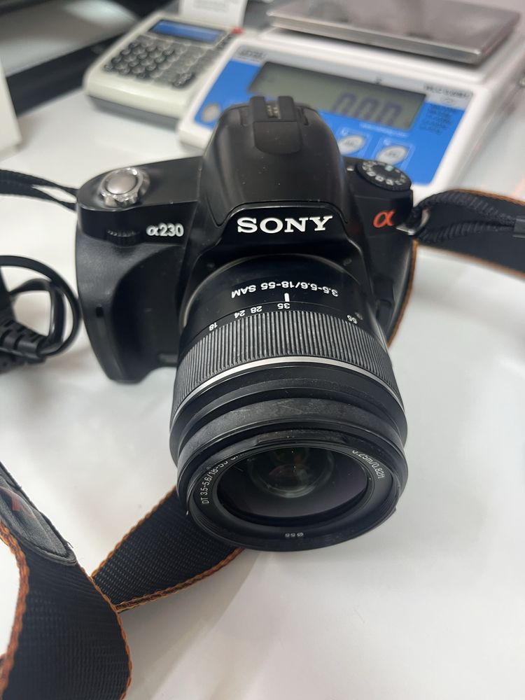 Фотоапарат Sony DSLR-A230 + Обектив Sony SAL1855