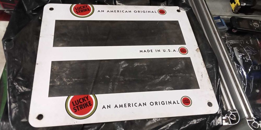 рекламни табели лъки страйк
за цигари