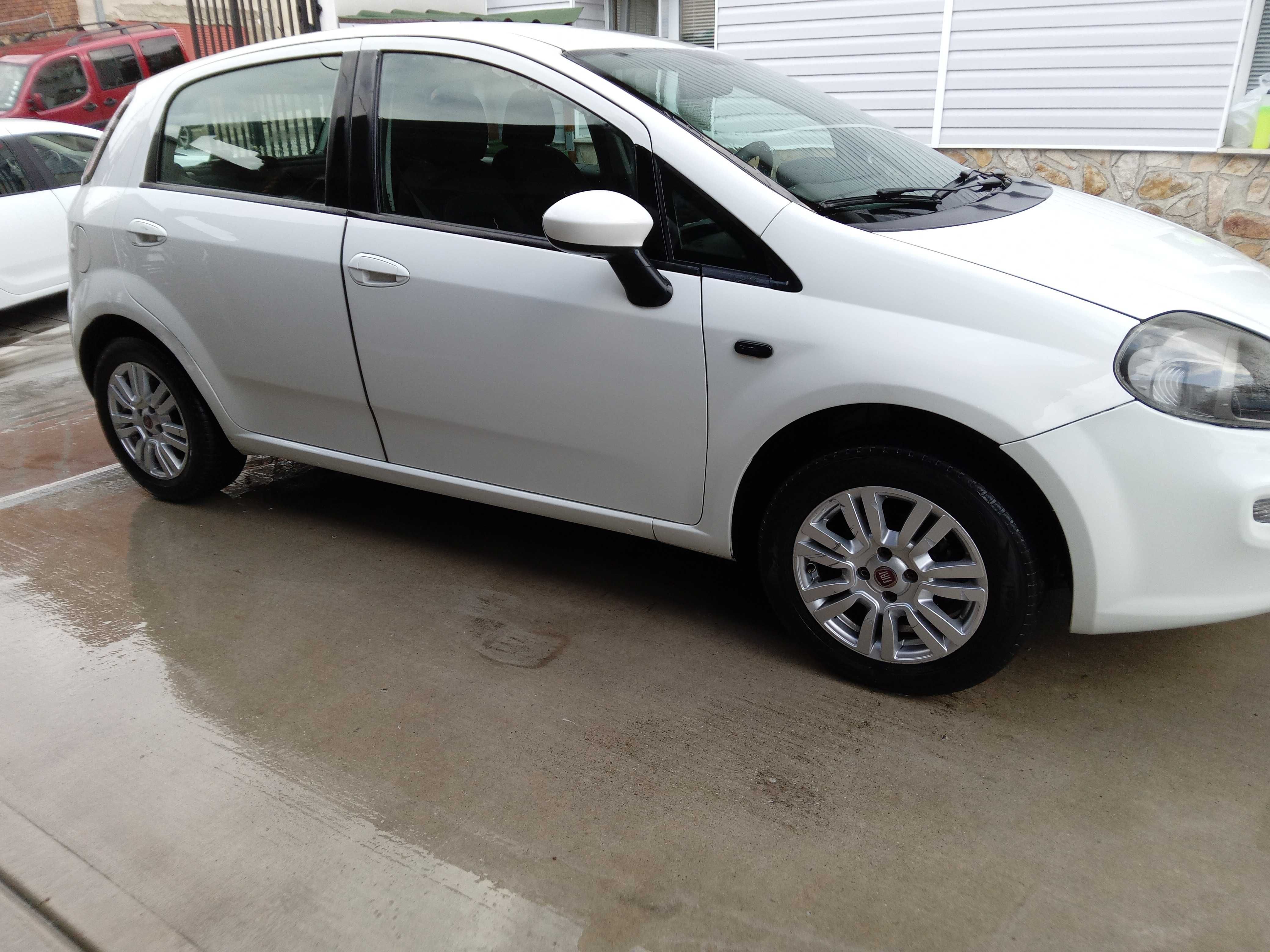 Продавам fiat punto Evo. 1.4 газ бензин EVRO 6. 2015 година