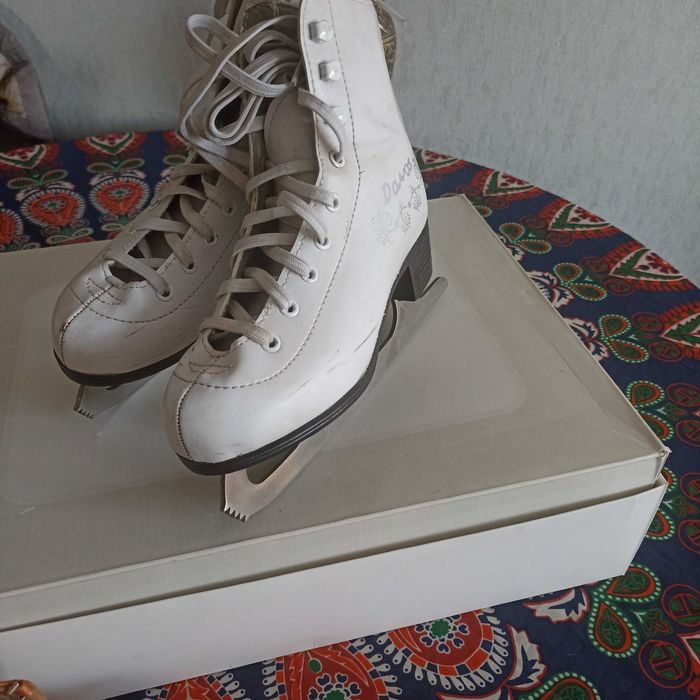 Продам коньки детские