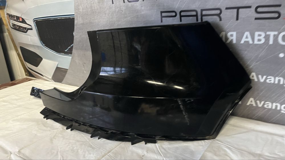 2 броя десен ъгъл и ляв ъгъл  от задна броня Volvo XC40