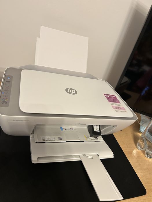 Vand hp deskjet 2820e cu tot cu cartus. Este noua