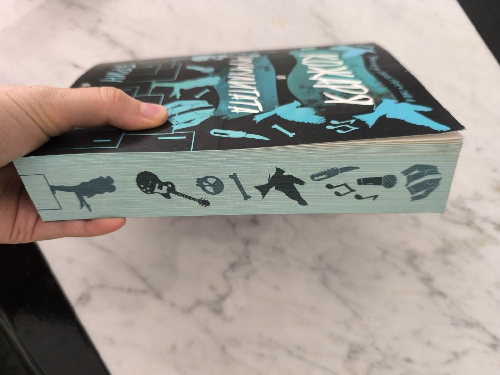 Книги с цветни порезки