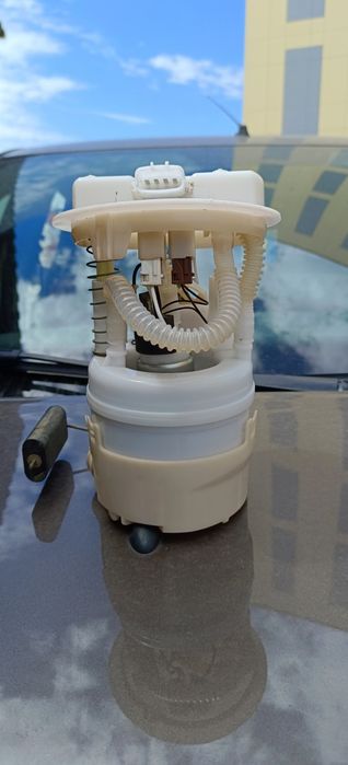 Бензонасос в комплекте Рено логан степвей h4m двигатель