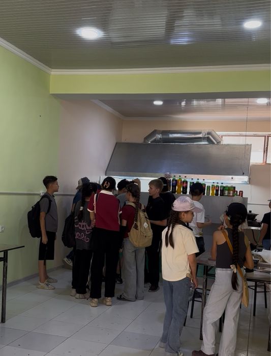 Javohir fast-food arendaga beriladi. Gas plita va boshqa jihozlar bor.