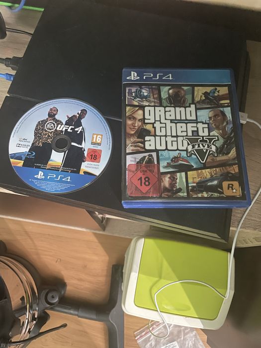 Ps4 1tb +ufc4 i gta5