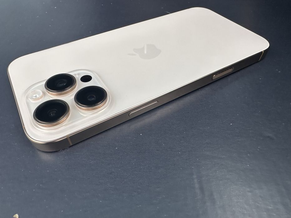 Iphone 16 Pro Max GOLD заключен с Icloud