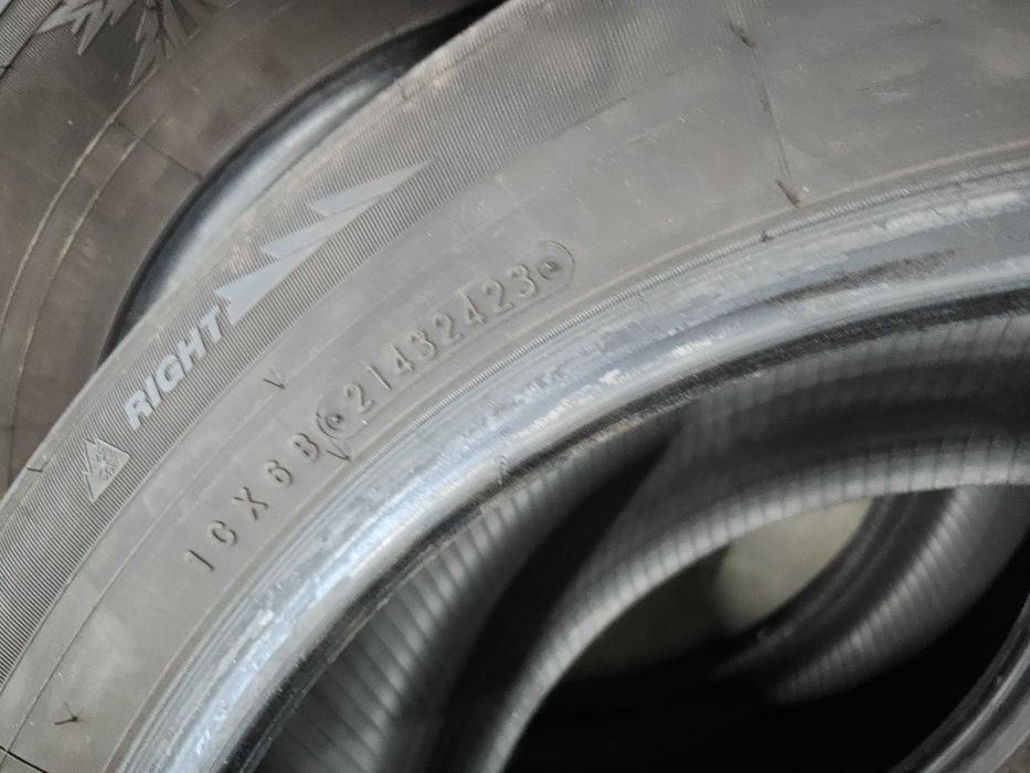 2бр.зимни гуми 235/55/17 Toyo